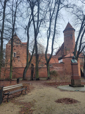 Burg_300